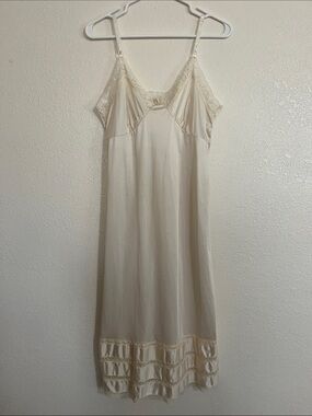 36 Adonna slip 100% Nylon